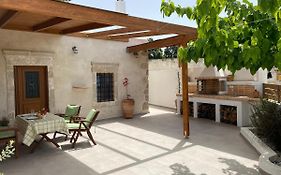 Avli House Vori